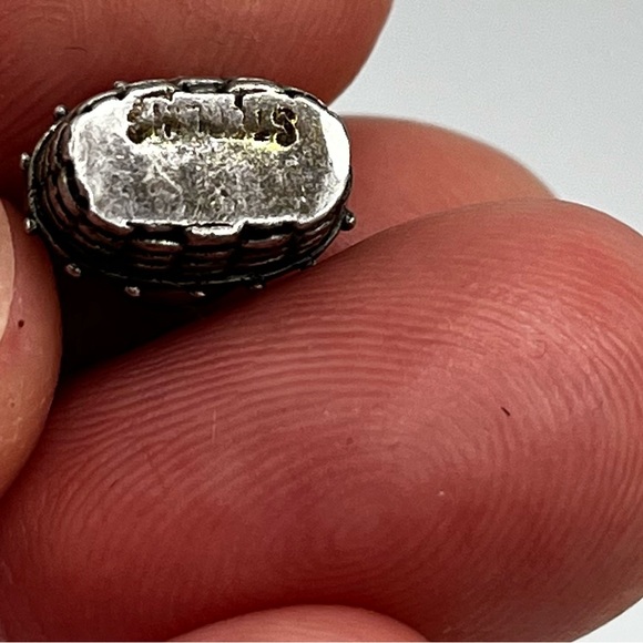 Vintage woven basket Sterling silver charm pendant - Picture 4 of 8